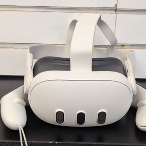 Meta Quest 3 VR Headset – Excellent Condition, Ready to Play!